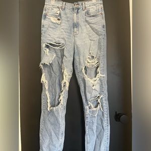 American Eagle - HIGHEST RISE MOM JEAN